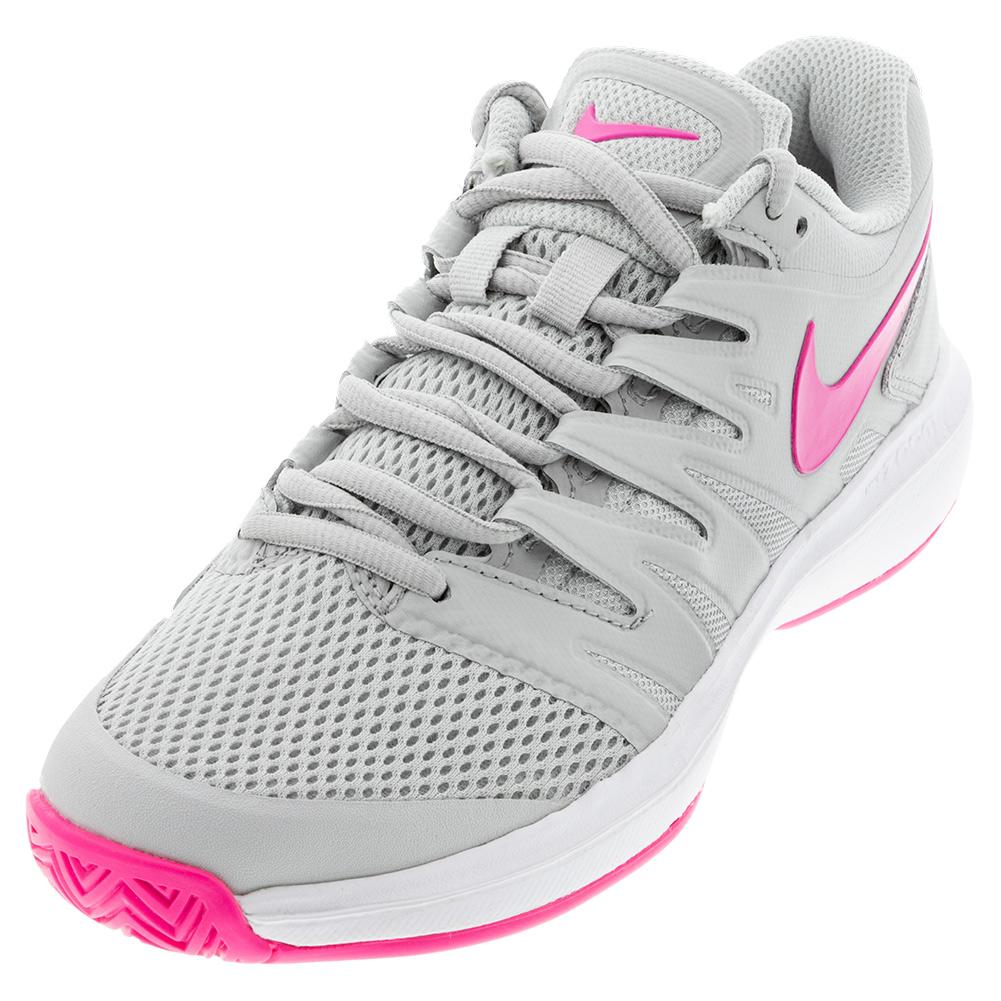 grey nike tennis shoes